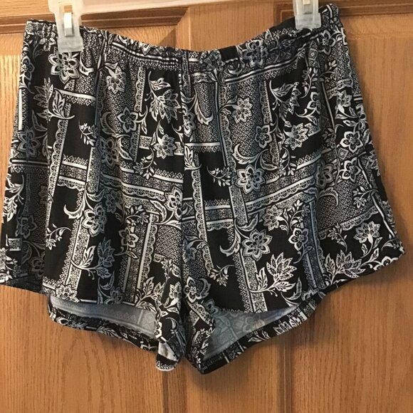 Bobbie Brooks Shorts - Picture 2 of 3